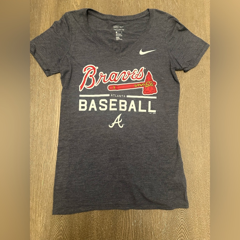 NIKE ATLANTA BRAVES VNECK BASEBALL TEE - Size Small SKU:528